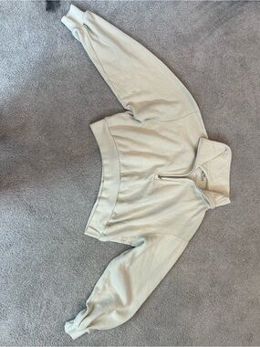 Hollister Cream Quarter Zip Cropped Sweatshirt
